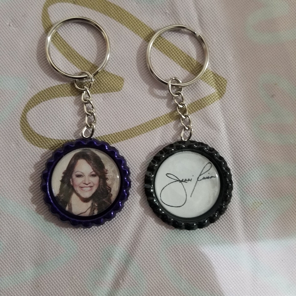 Jenni Rivera Bottle Cap Keychains - Picture 1 of 2